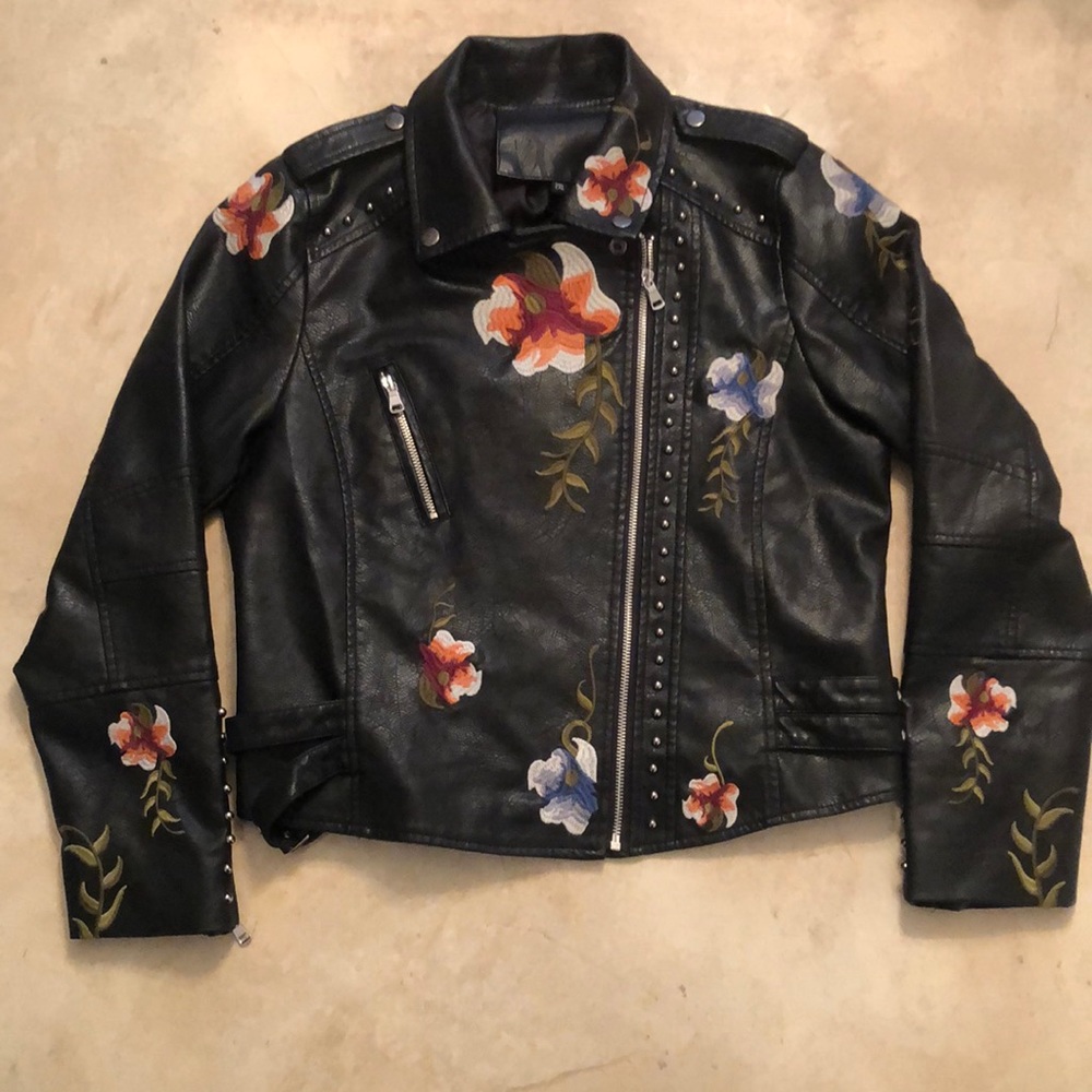 New! Beautiful studded vegan leather jacket, floral embroidery. Diagonal zip.